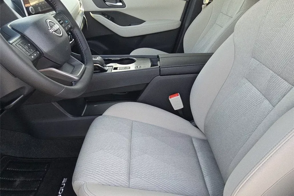 2025 Nissan Rogue SV photo 1