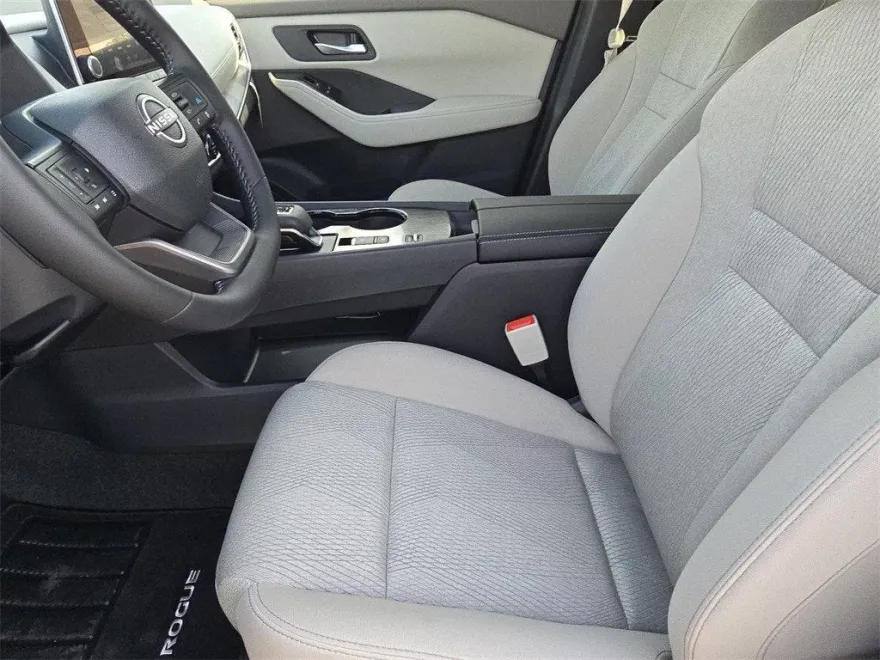 2025 Nissan Rogue SV photo 1
