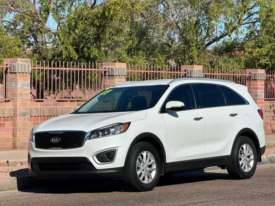 2017 Kia Sorento LX photo 1