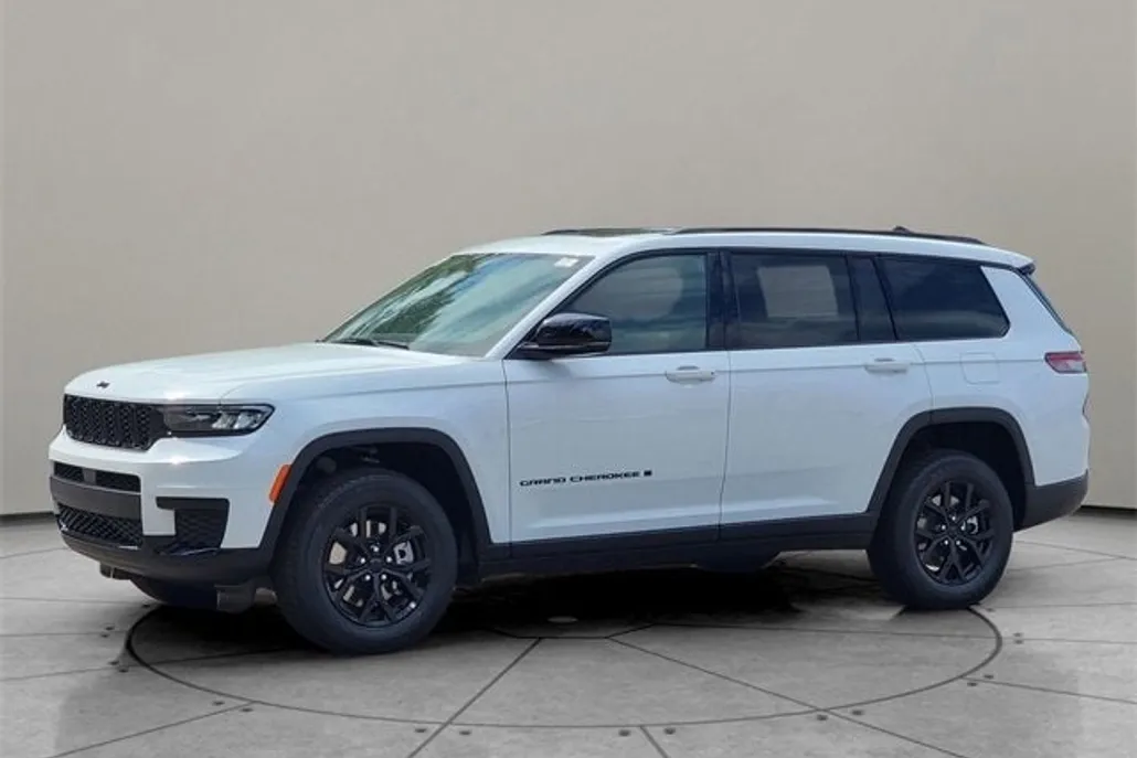 2025 Jeep Grand Cherokee Altitude photo 1