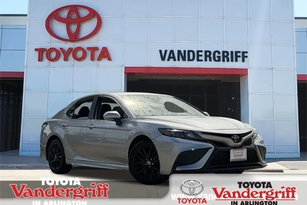 2023 Toyota Camry SE photo 1