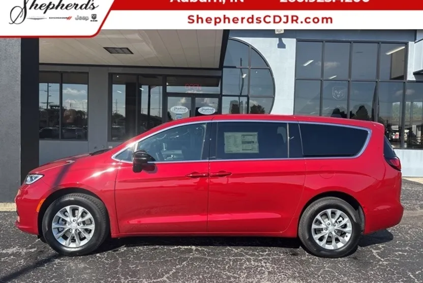 2025 Chrysler Pacifica photo 1