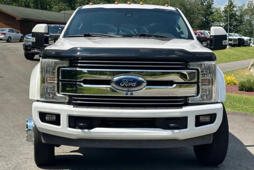 2017 Ford F-450 Lariat photo 1