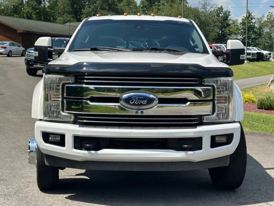 2017 Ford F-450 Lariat photo 1