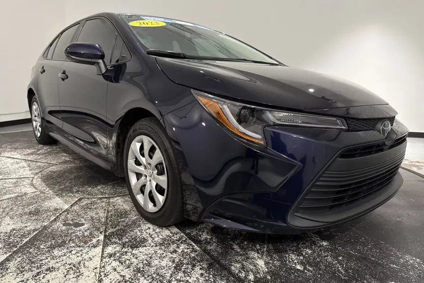 2023 Toyota Corolla LE photo 1