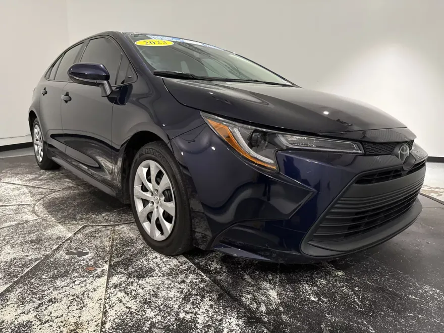 2023 Toyota Corolla LE photo 1