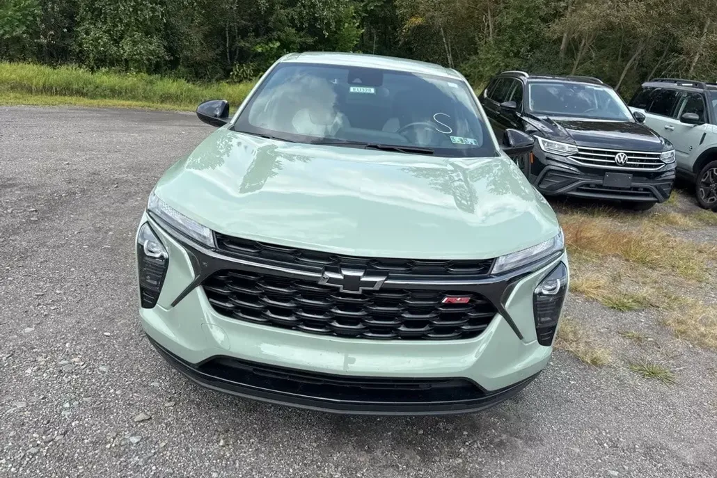 2024 Chevrolet Trax photo 1