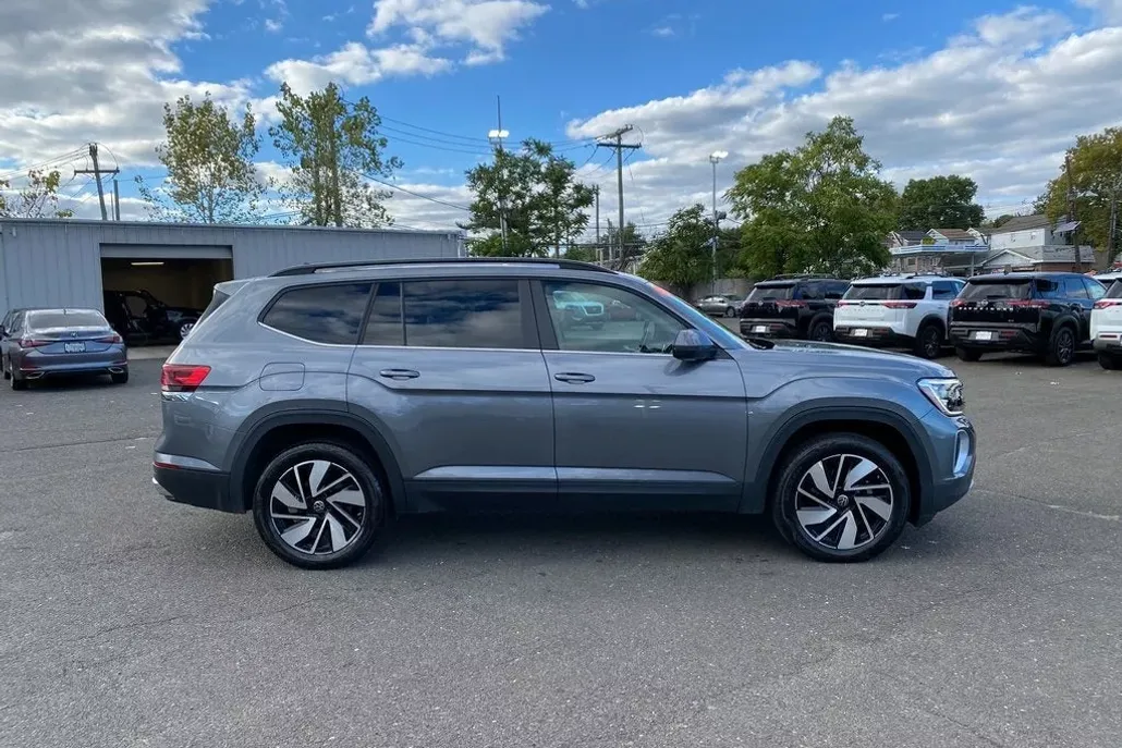 2025 Volkswagen Atlas SE Technology photo 1