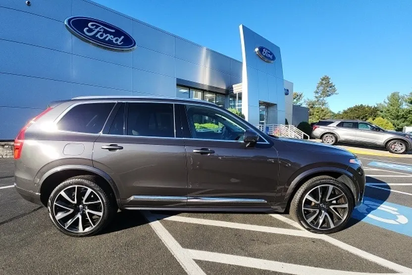 2024 Volvo XC90 Plus photo 1