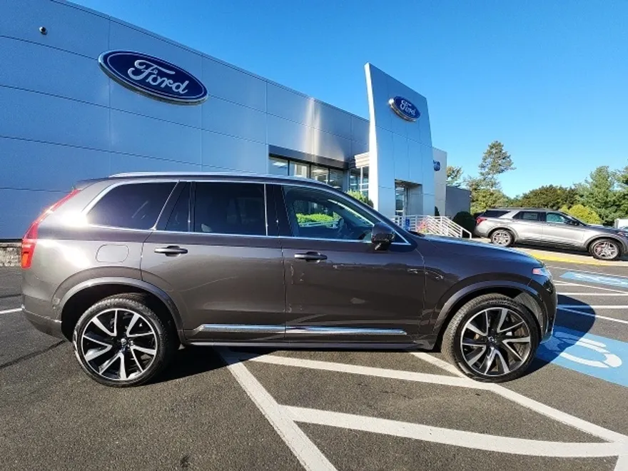 2024 Volvo XC90 Plus photo 1