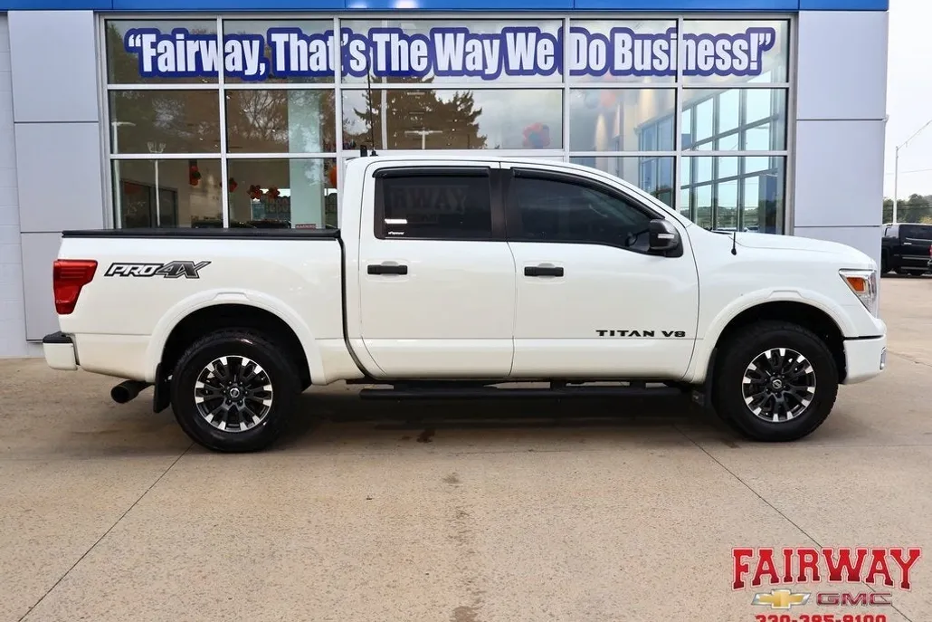 2018 Nissan Titan PRO-4X photo 1