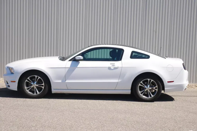 2014 Ford Mustang V6 Premium photo 1