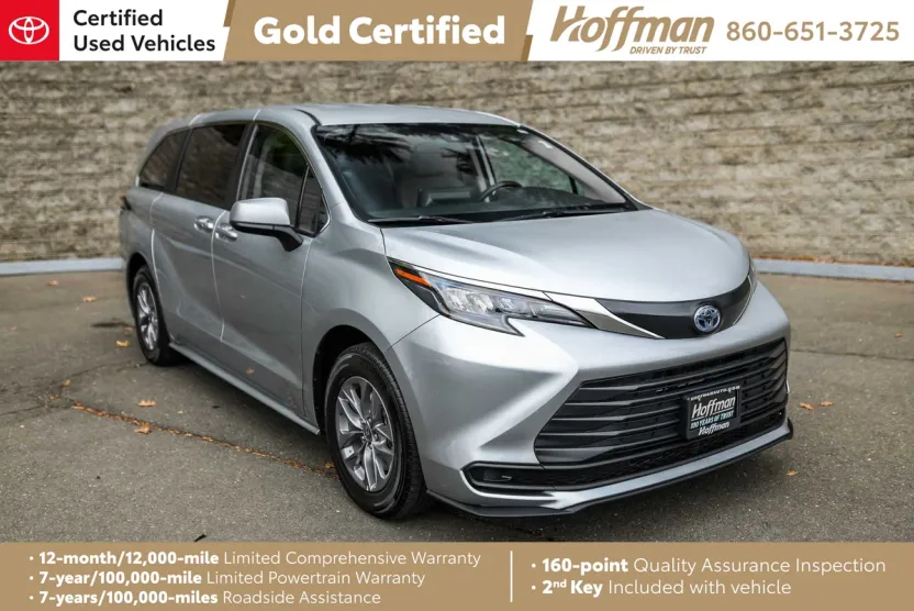 2024 Toyota Sienna LE photo 1