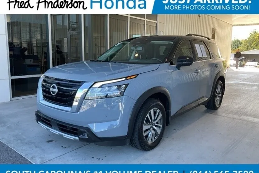 2022 Nissan Pathfinder SL photo 1