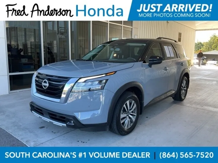2022 Nissan Pathfinder SL photo 1