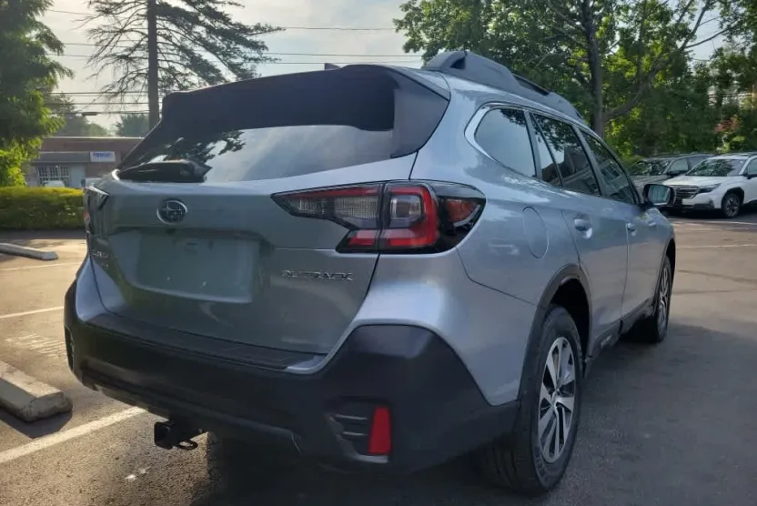 2020 Subaru Outback Premium photo 1