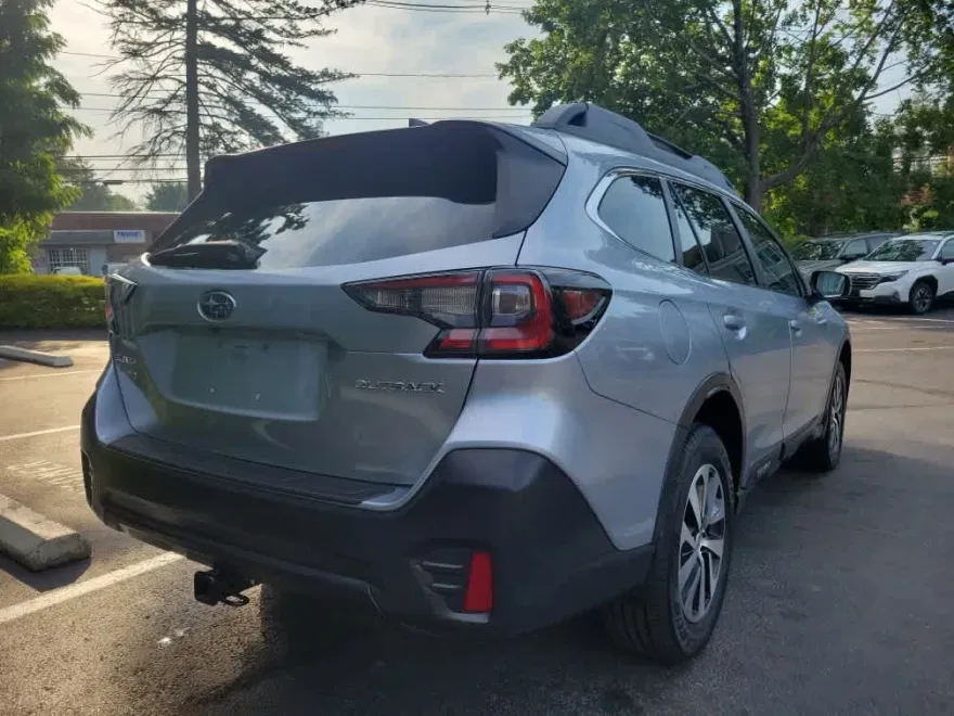 2020 Subaru Outback Premium photo 1