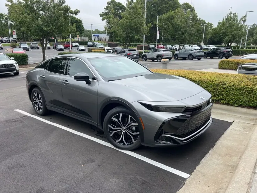 2026 Toyota Crown XLE photo 1