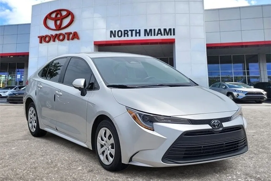 2024 Toyota Corolla LE photo 1