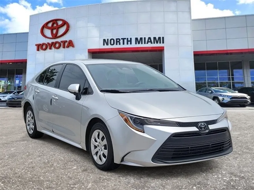 2024 Toyota Corolla LE photo 1