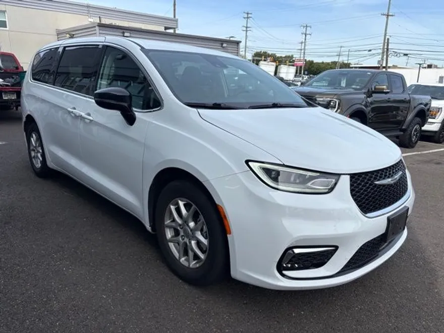 2024 Chrysler Pacifica Touring L photo 1