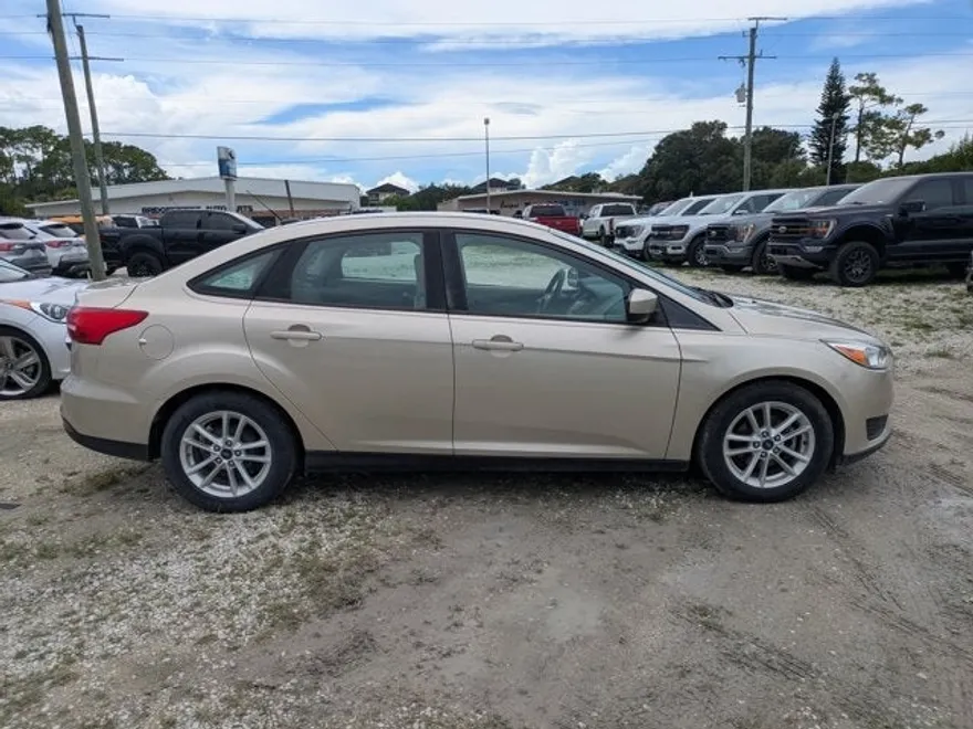 2018 Ford Focus SE photo 1