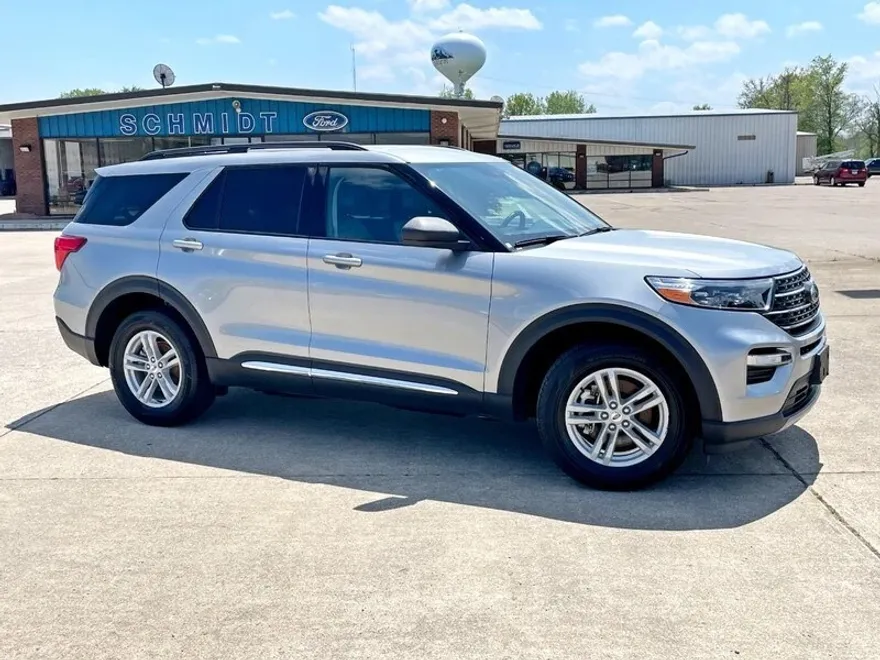 2024 Ford Explorer XLT photo 3