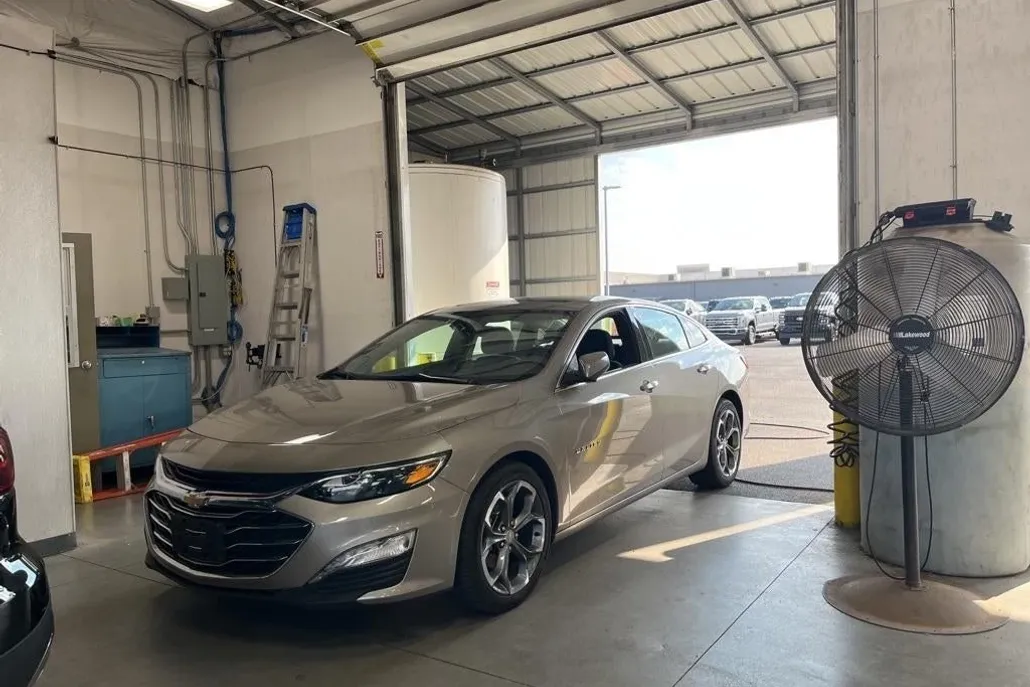 2024 Chevrolet Malibu 1LT photo 1