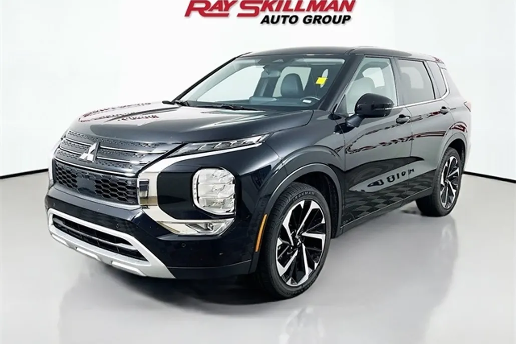 2024 Mitsubishi Outlander SE photo 1