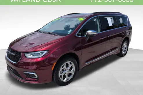 2023 Chrysler Pacifica Limited photo 2