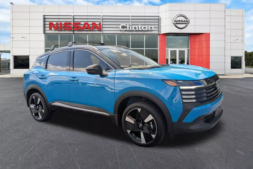 2025 Nissan Kicks SR photo 1