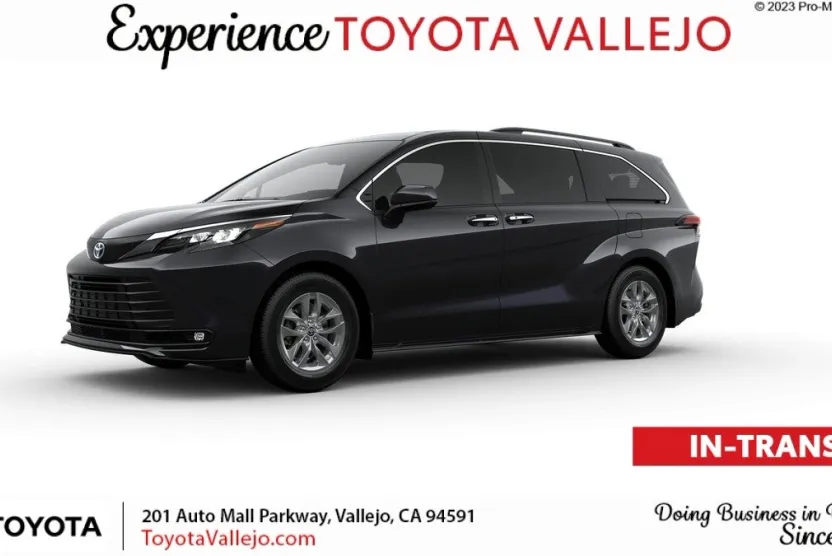 2025 Toyota Sienna XLE photo 1