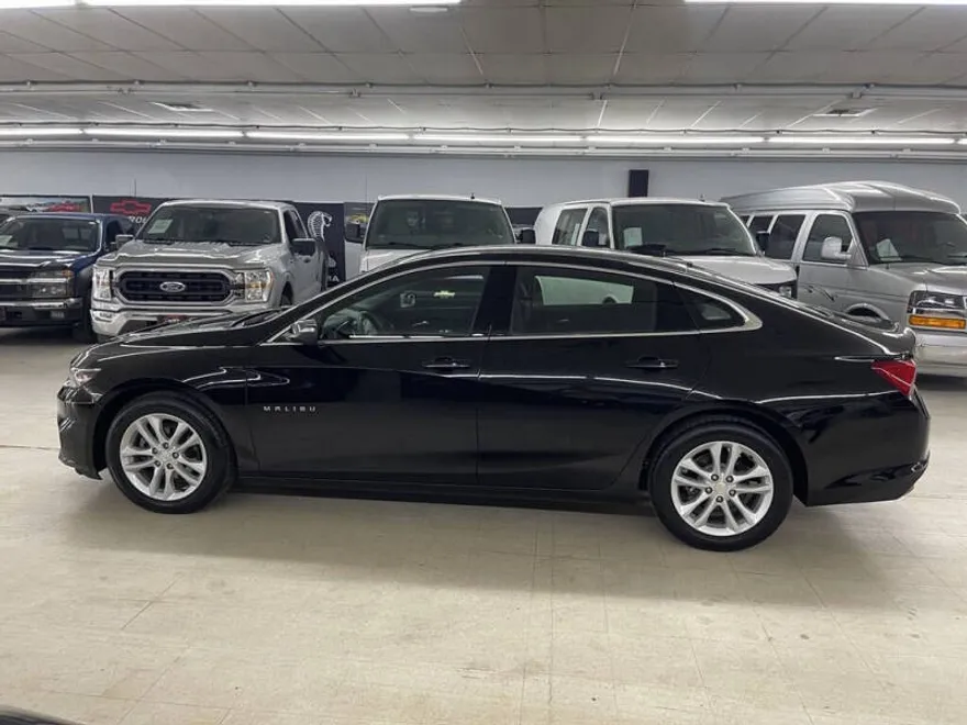 2018 Chevrolet Malibu 1LT photo 1
