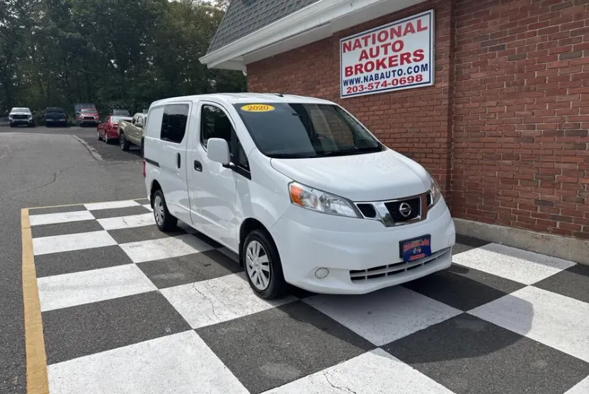 2020 Nissan NV200 SV photo 1