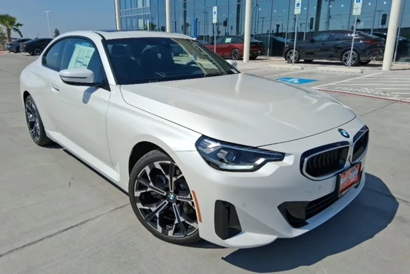 2025 Bmw 230i xDrive photo 1