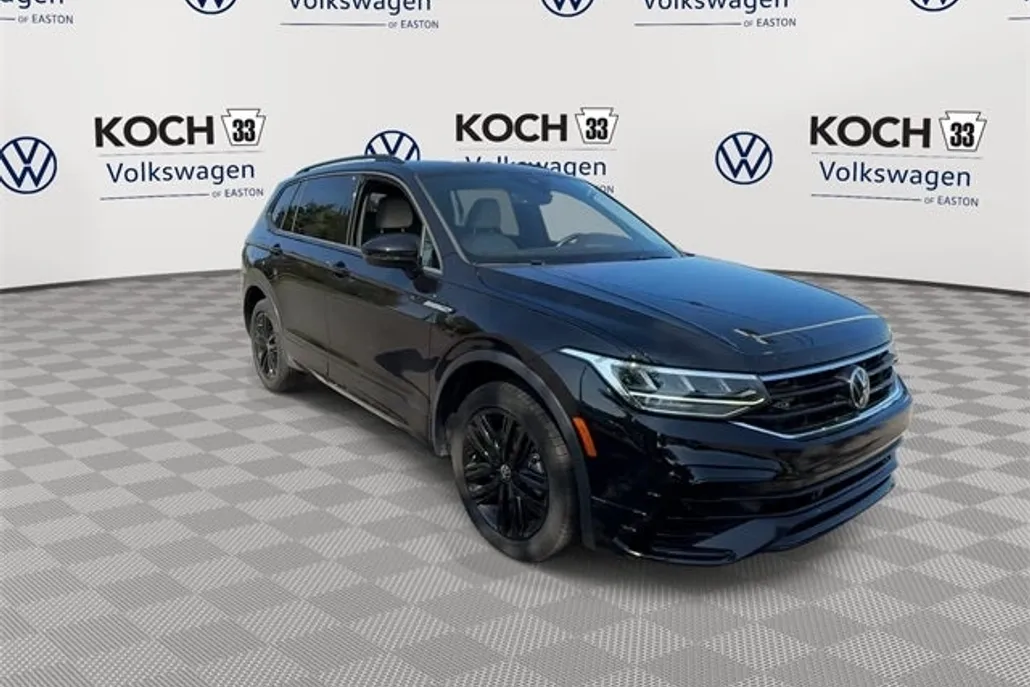 2022 Volkswagen Tiguan SE R-Line Black photo 1