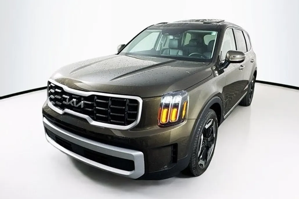 2025 Kia Telluride S photo 1