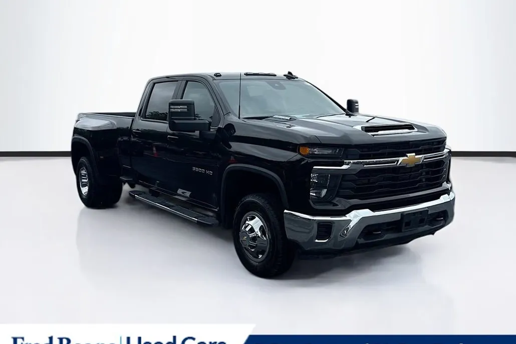 2024 Chevrolet Silverado 3500HD LT photo 1