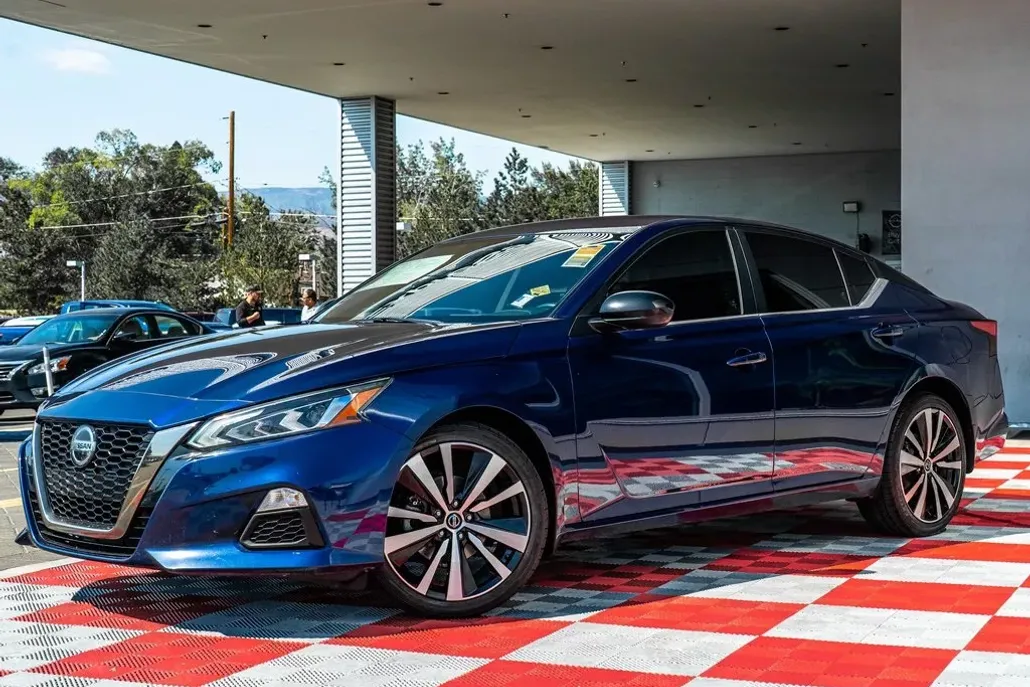 2020 Nissan Altima 2.5 SR photo 1