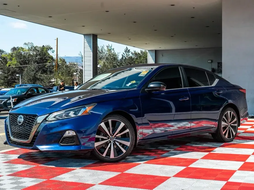 2020 Nissan Altima 2.5 SR photo 1