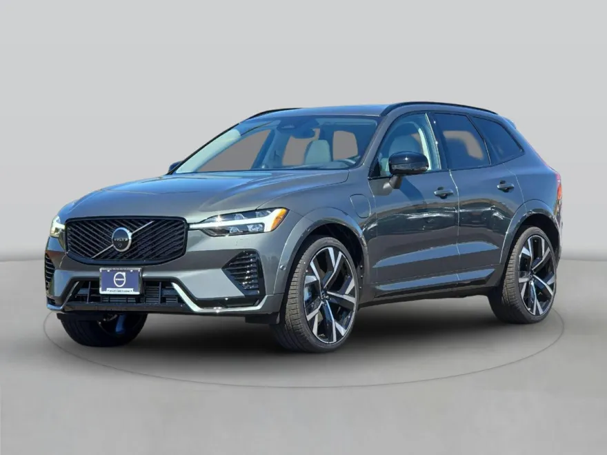 2026 Volvo XC60 T8 photo 1