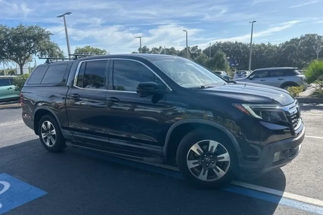2017 Honda Ridgeline RTL-T photo 1
