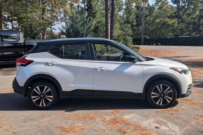 2020 Nissan Kicks SV photo 1