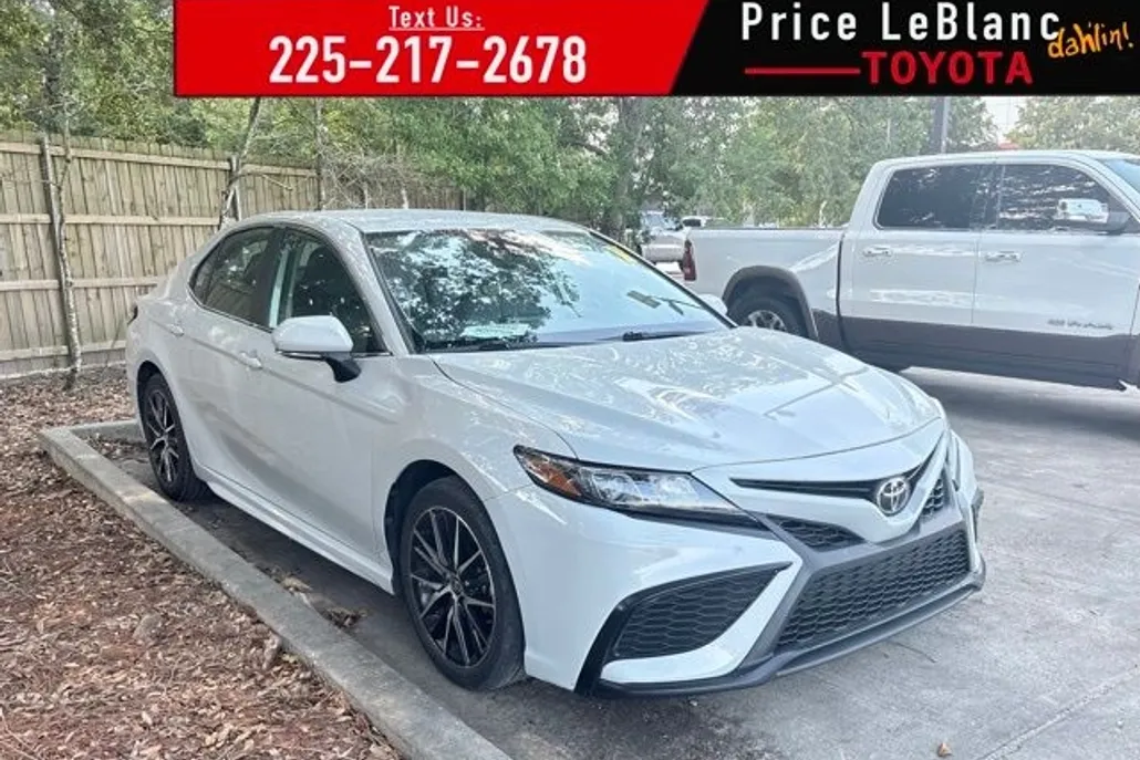 2023 Toyota Camry SE photo 1