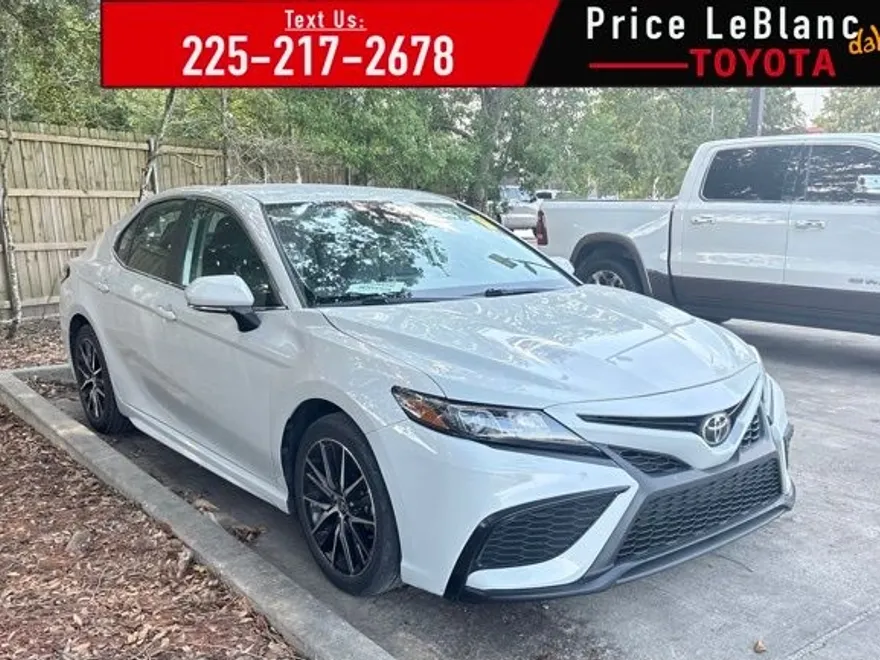 2023 Toyota Camry SE photo 1