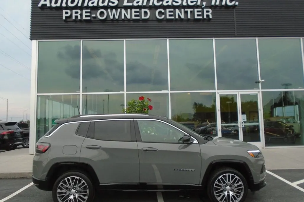 2022 Jeep Compass Limited photo 1