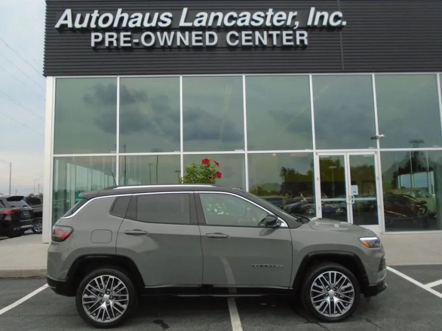 2022 Jeep Compass Limited photo 1