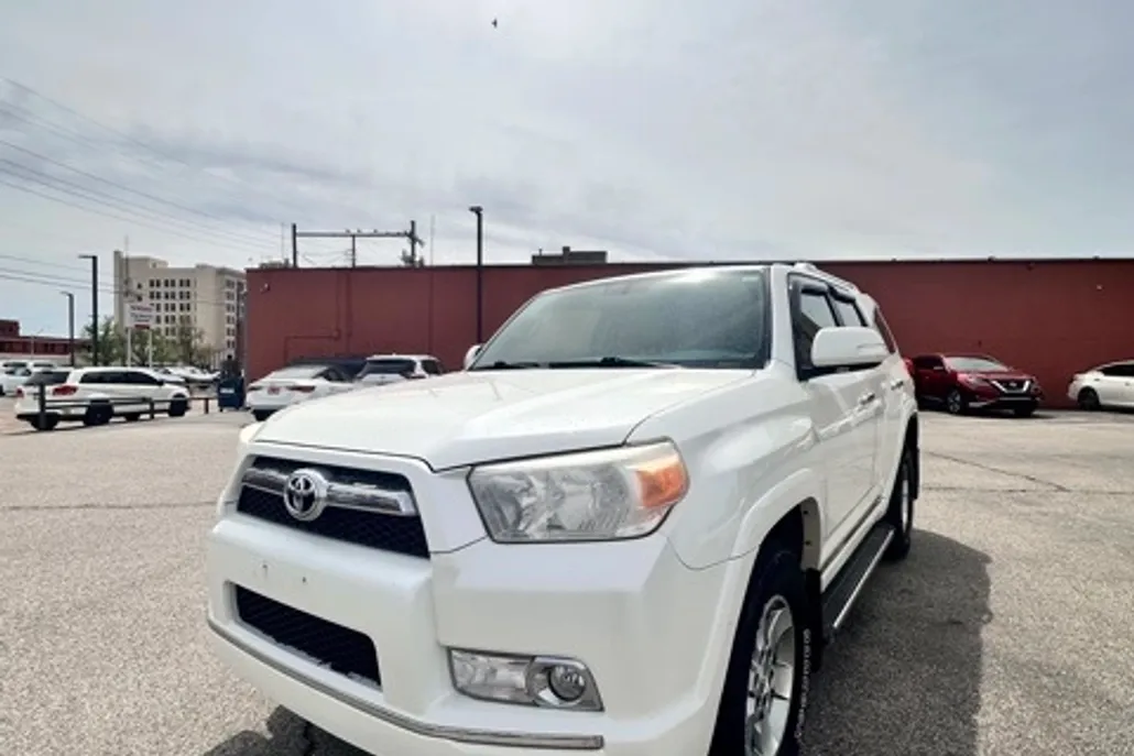 2013 Toyota 4Runner SR5 photo 1