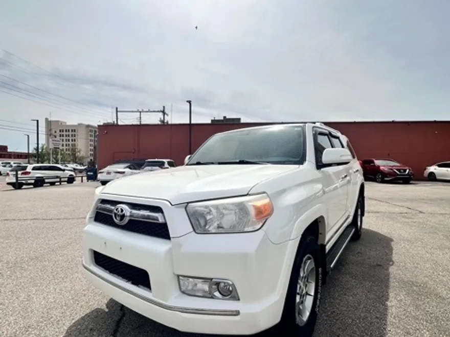 2013 Toyota 4Runner SR5 photo 1