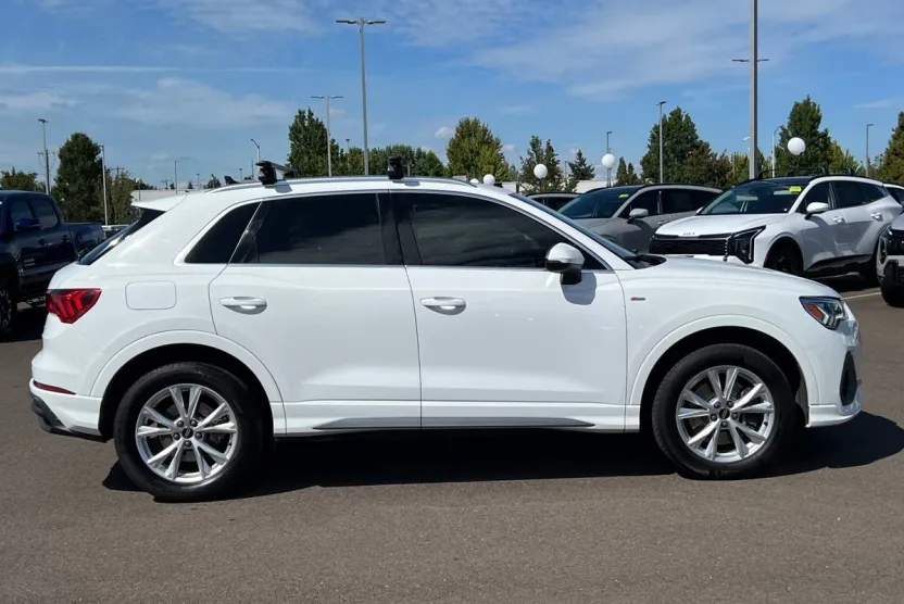 2023 Audi Q3 S line Premium photo 1
